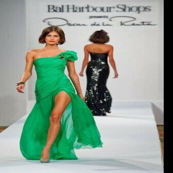 •$5,990 OSCAR DE LA RENTA STUNNING VIVID GREEN SILK RUNWAY GOWN US 14 XL - Picture 2 of 16
